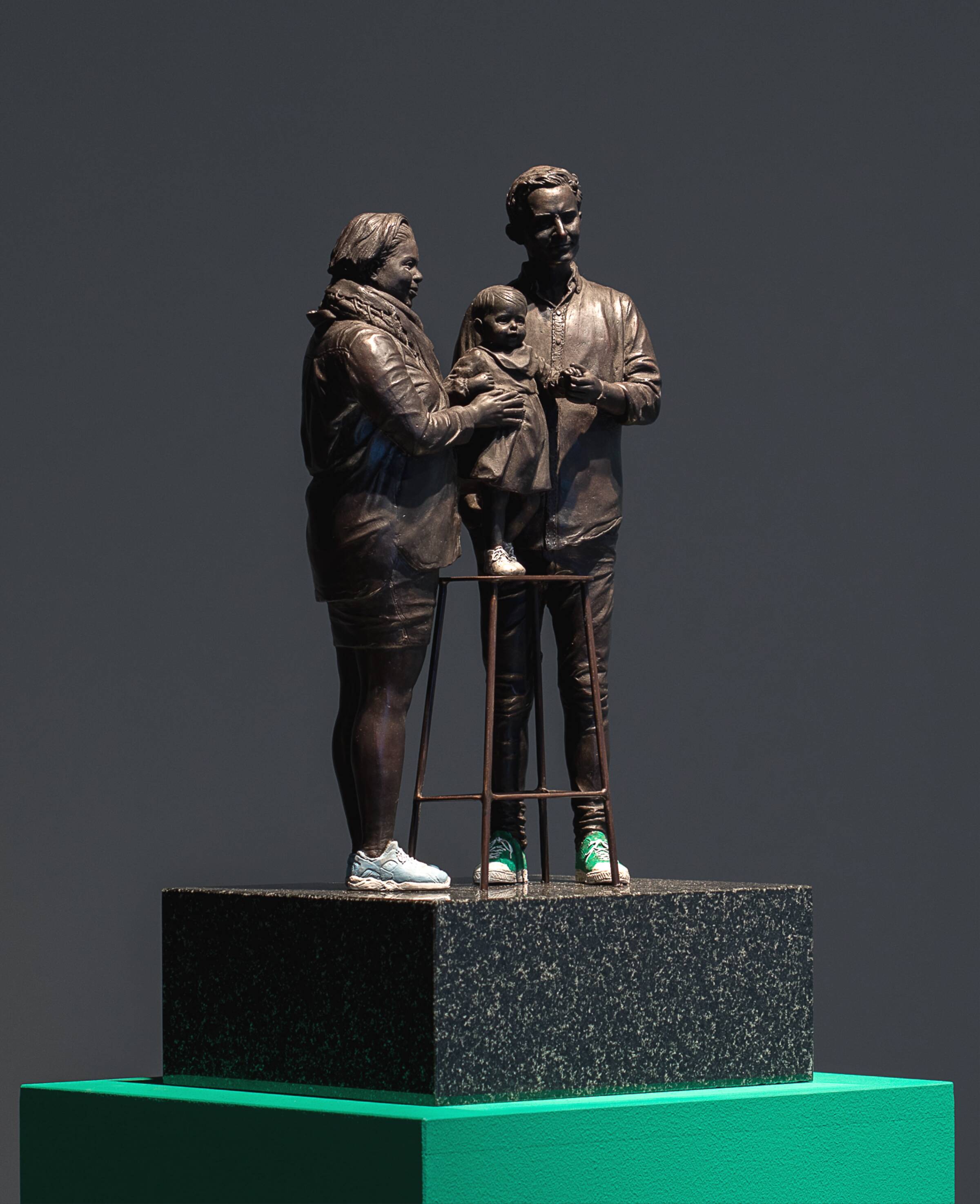 En rigtig dansk familie (miniature), Gillian Wearing, 2017