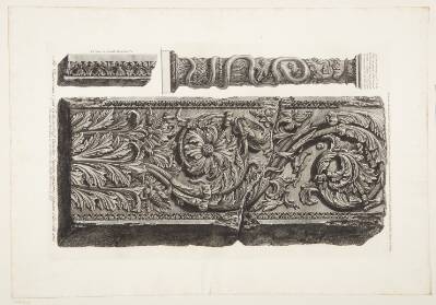 Fragment af en ornamenteret pilaster samt en søjle fundet på Tiber-øen
