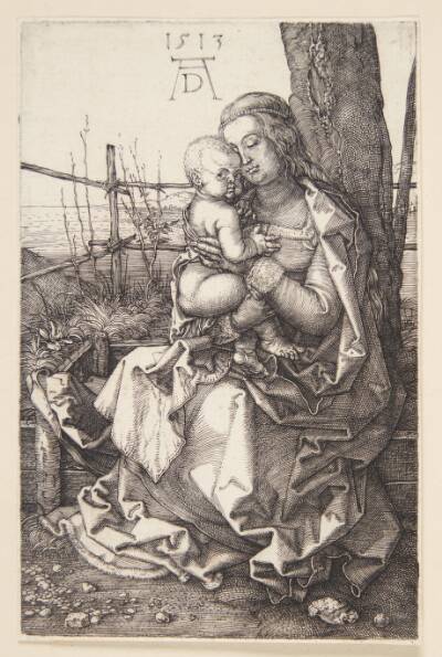 Madonna, siddende ved et træ