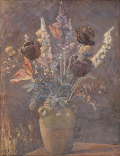 Lervase med tulipaner og andre blomster