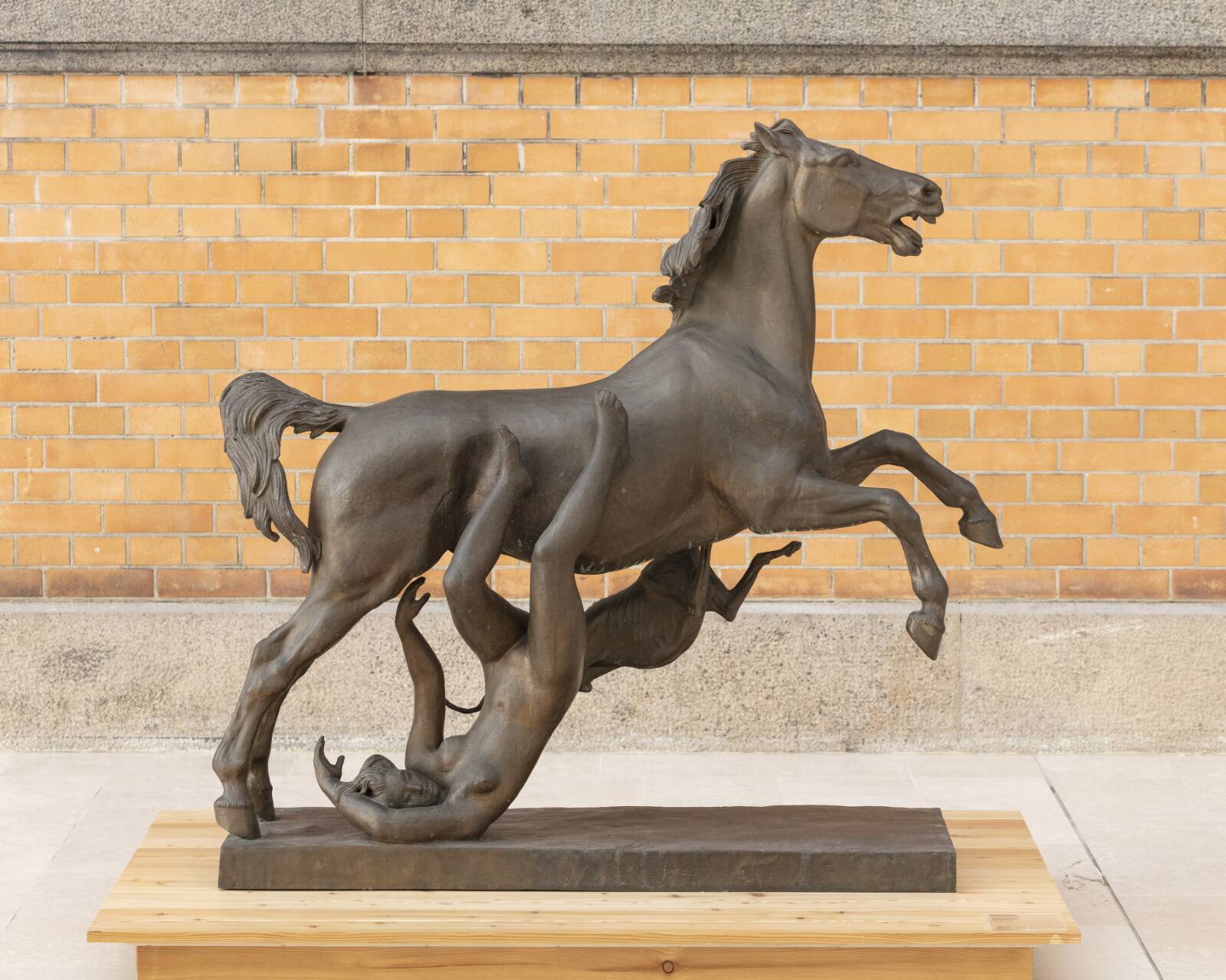 Styrtende amazone, Helen Schou, 1938