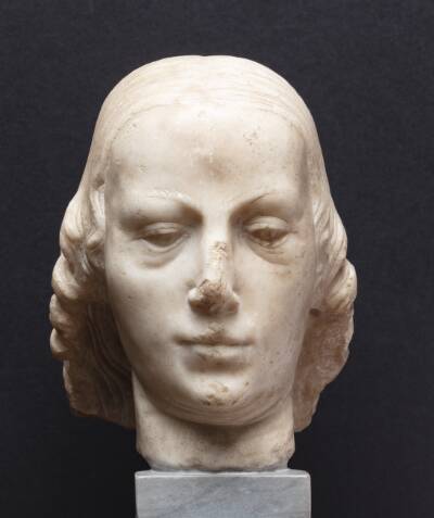 Kvindehoved. Fragment af en statue