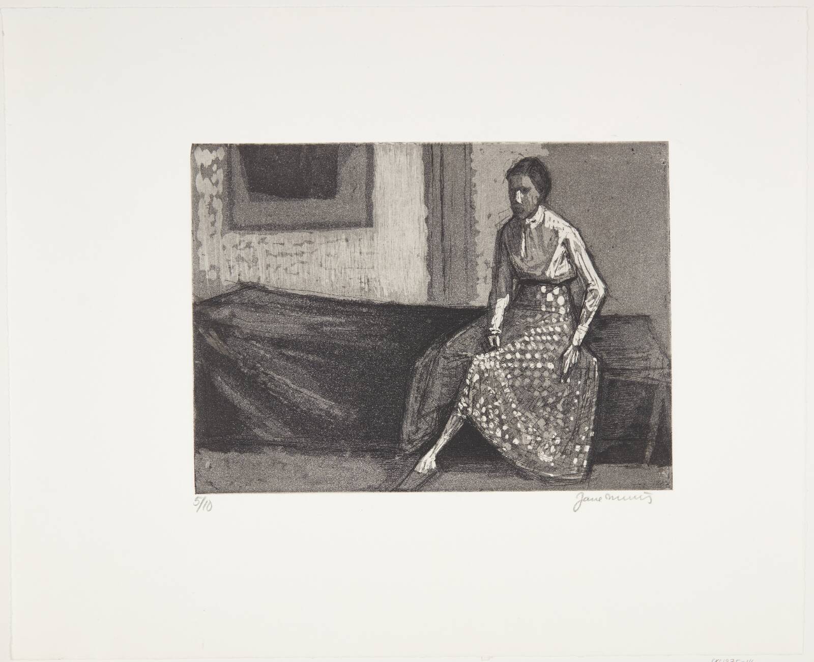 Interiør med siddende kvinde på divan, Jane Muus, 1920-1975