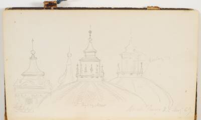 To kirkekupler og et firkantet tårn, tvillingekirkerne S. Maria di Monte Santo og S. Maria de' Miracoli på Piazza del Popolo Rom