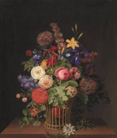 En let rørkurv med blomster