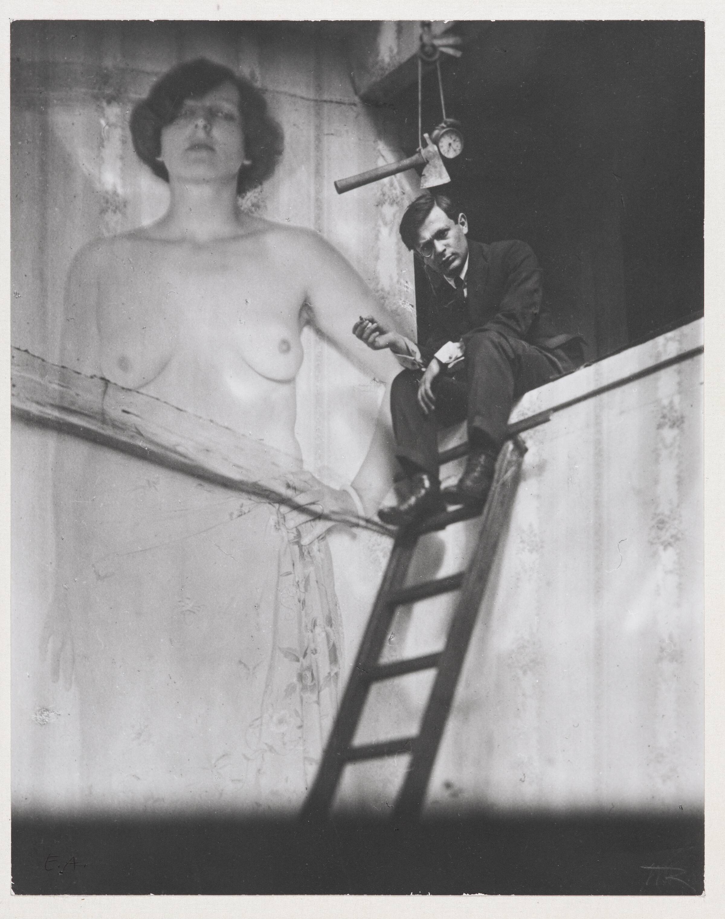 Portræt af Tristan Tzara under oplæsning af et lyddigt i Zürich 1916, Man Ray, 1921