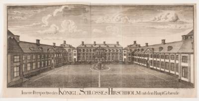 Hirschholm Slot, slotsgården mod hovedbygningen