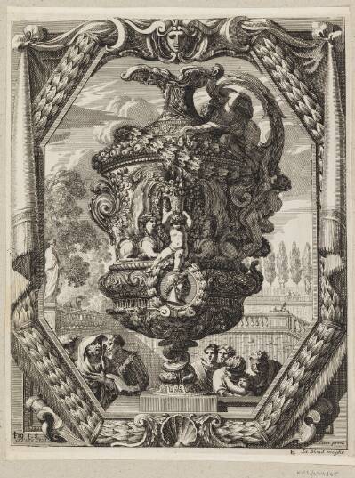 Ornamenteret vase med bl.a. sphinkser og putti