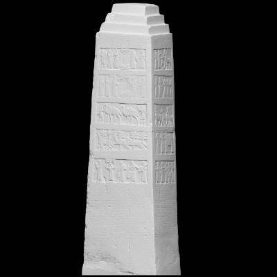 Den sorte obelisk. Folk bringer tribut til kongen. Indskrifterne beretter om hans bedrifter