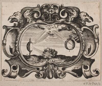 Emblem med sol, der stråler gennem en ring og gennem et brændeglas, så der antændes et bål