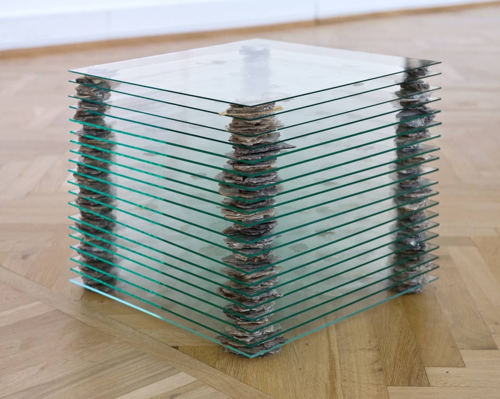 Uden titel (marieglas og glas), Robert Smithson, 1968