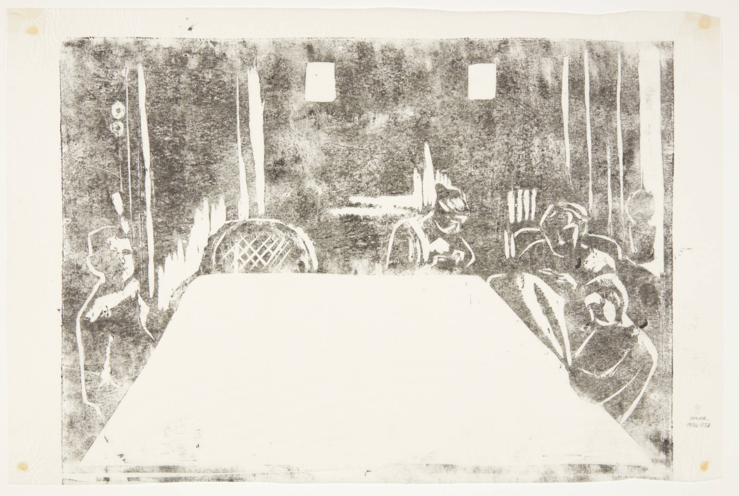 Interiør med fire personer omkring et bord, Olivia Holm-Møller, 1875-1970