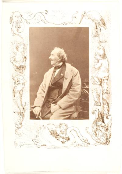 Randtegning om et fotografi af H.C. Andersen