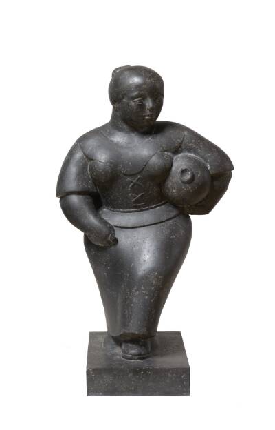 Gående kone med vandkrukke, Adam Fischer, 1924