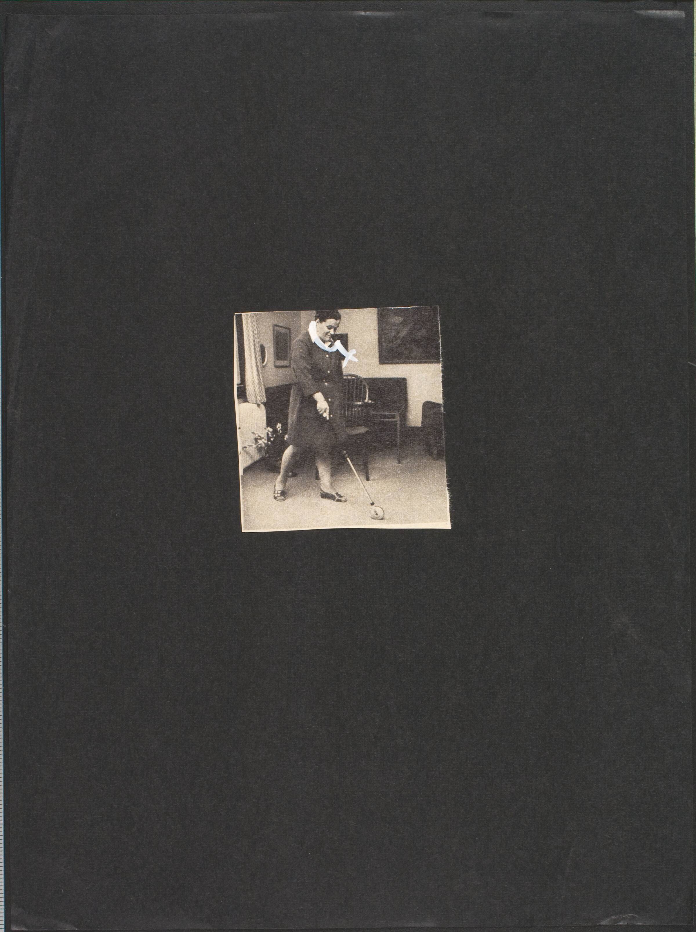 Udklip på papir med kvindetegnet, Lene Adler Petersen, 1974